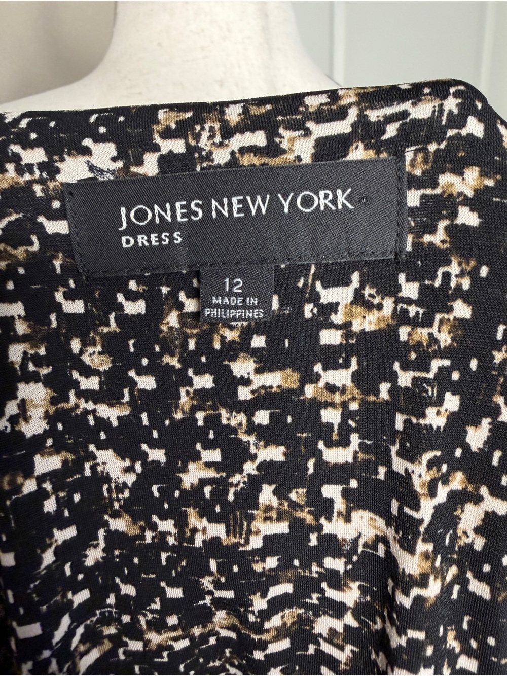 Jones New York Black and Cream V-Neck A-Line Dress - Picture 6 of 9